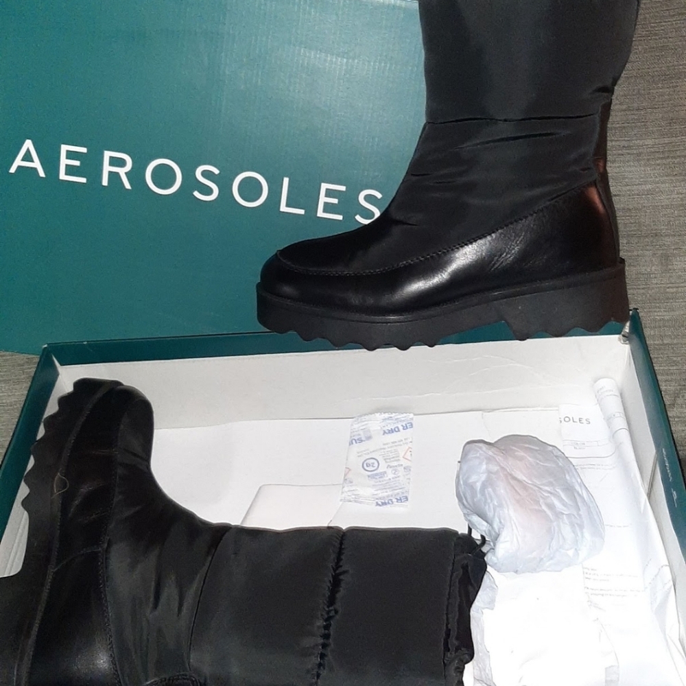 Boots size 7 black